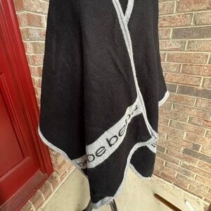 Bebe Poncho Shawl One Size Black Gray Knit‎ Boho Layering Wrap
